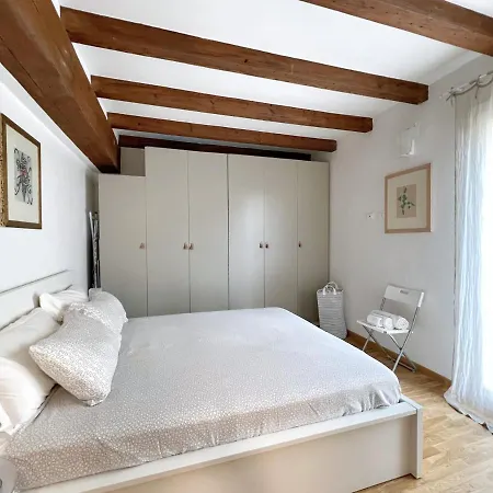 Ur Nest Santo Stefano アパート *