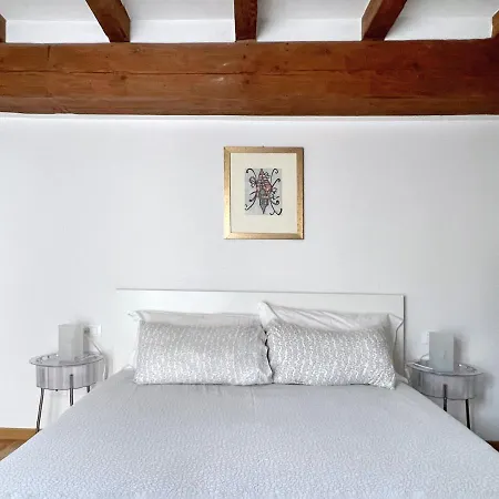 Ur Nest Santo Stefano アパート